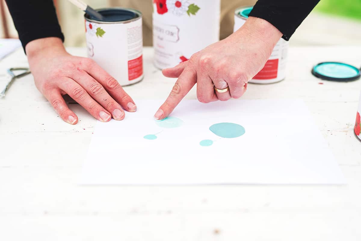 Color Mixing Tutorial #DIY #furniturepainting #colormixing #tutorial - www.countrychicpaint.com/tutorials