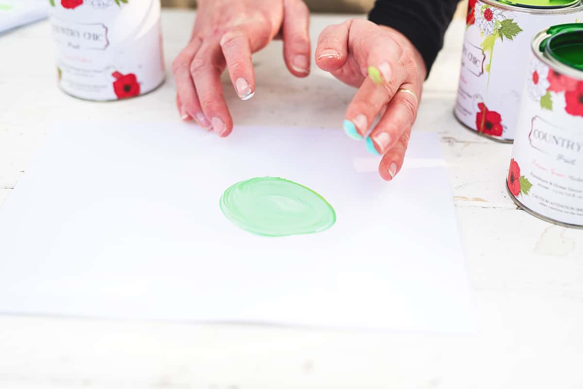 Color Mixing Tutorial #DIY #furniturepainting #colormixing #tutorial - www.countrychicpaint.com/tutorials