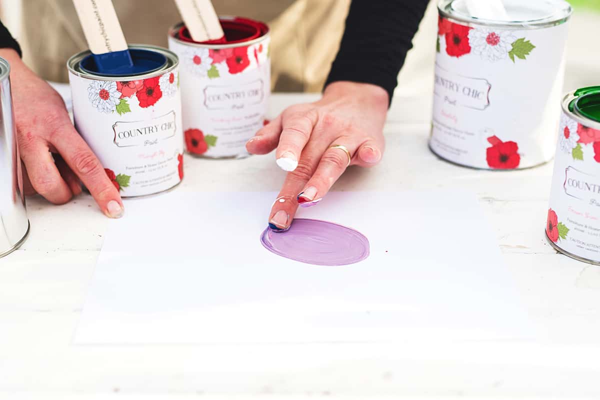 Color Mixing Tutorial #DIY #furniturepainting #colormixing #tutorial - www.countrychicpaint.com/tutorials