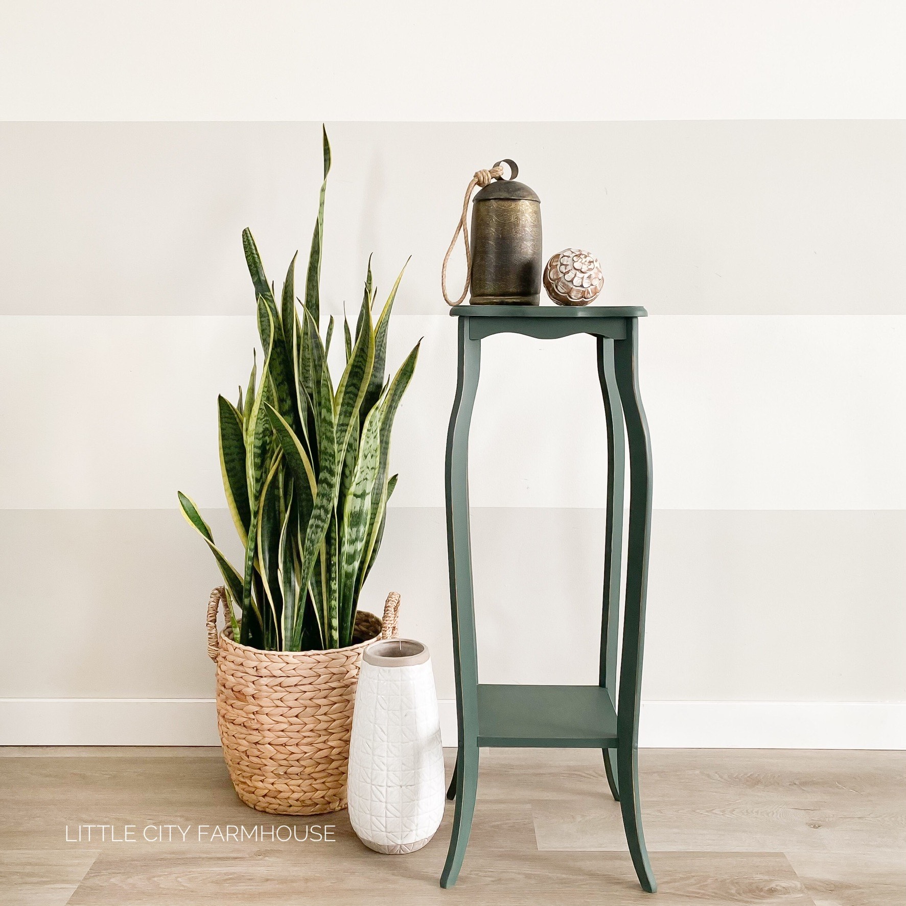 Decorative Table in Hollow Hill with plnat in wicker basket