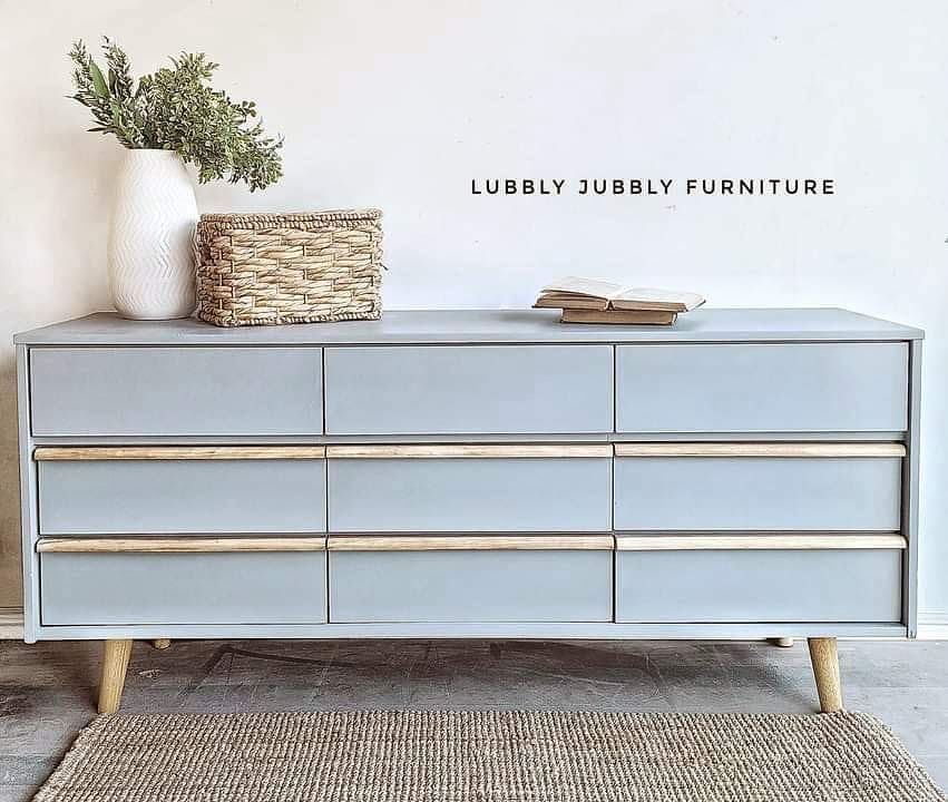 Nine-Drawer Mid-Century Modern Dresser in Cut A Rug