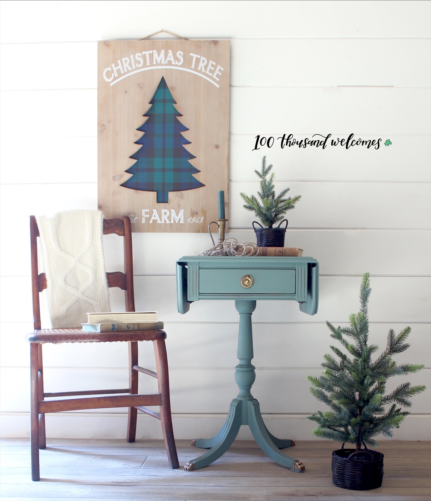 Petite Decorate Pedestal Table in Belle of Ball
