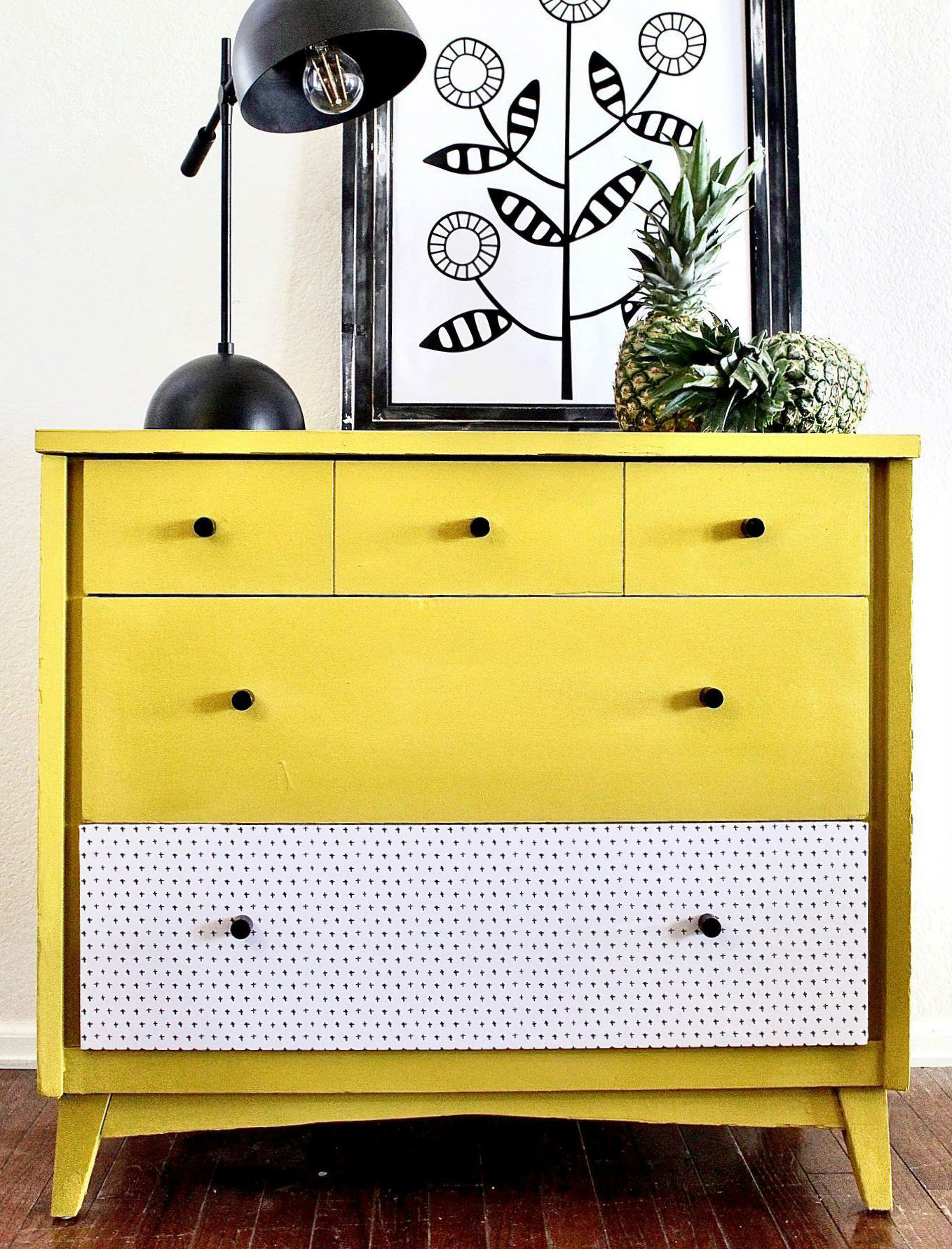 Small Cabinet/Dresser in Luminous with Decorate Drawer