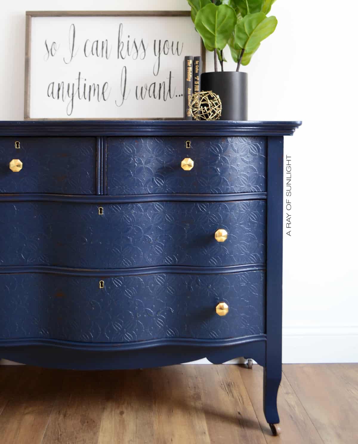 The Peacoat Dresser with Textured Drawers #DIY #furniturepaint #paintedfurniture #chalkpaint #textured #navy #dresser #serpentine #stencil #blue #countrychicpaint - blog.countrychicpaint.com