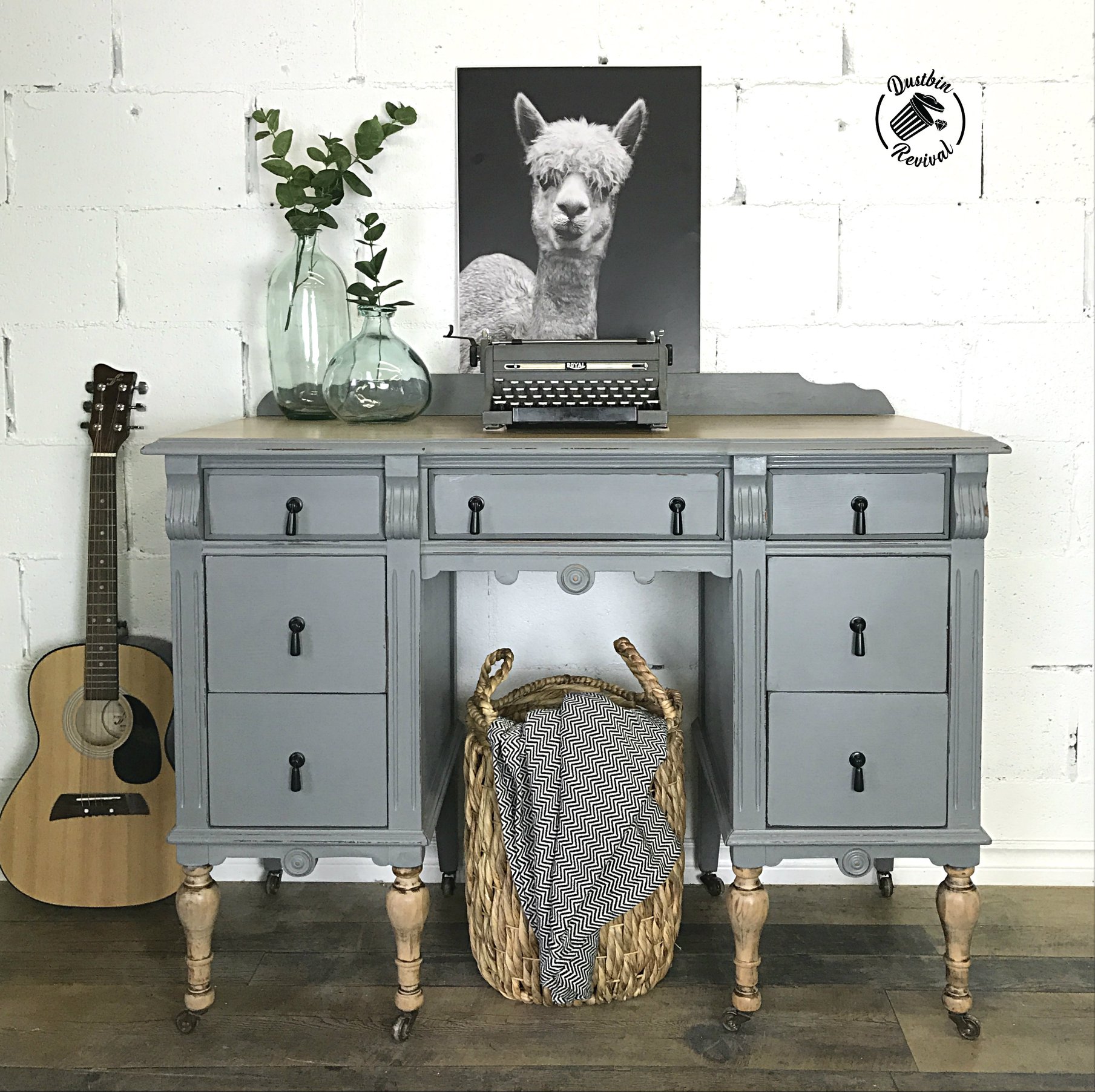 Vintage Desk in Rocky Mountain Mixed with Elegance
