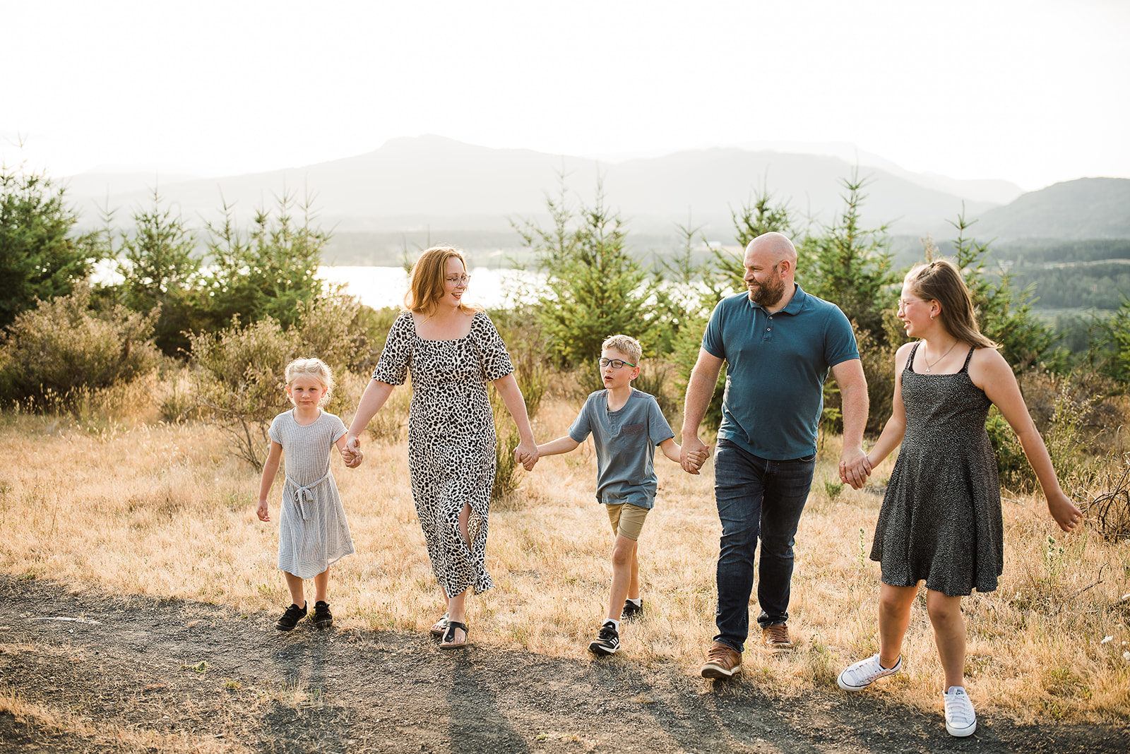 The Korteland family photo holding hands - Jan Korteland and Rosanne Korteland with their three children